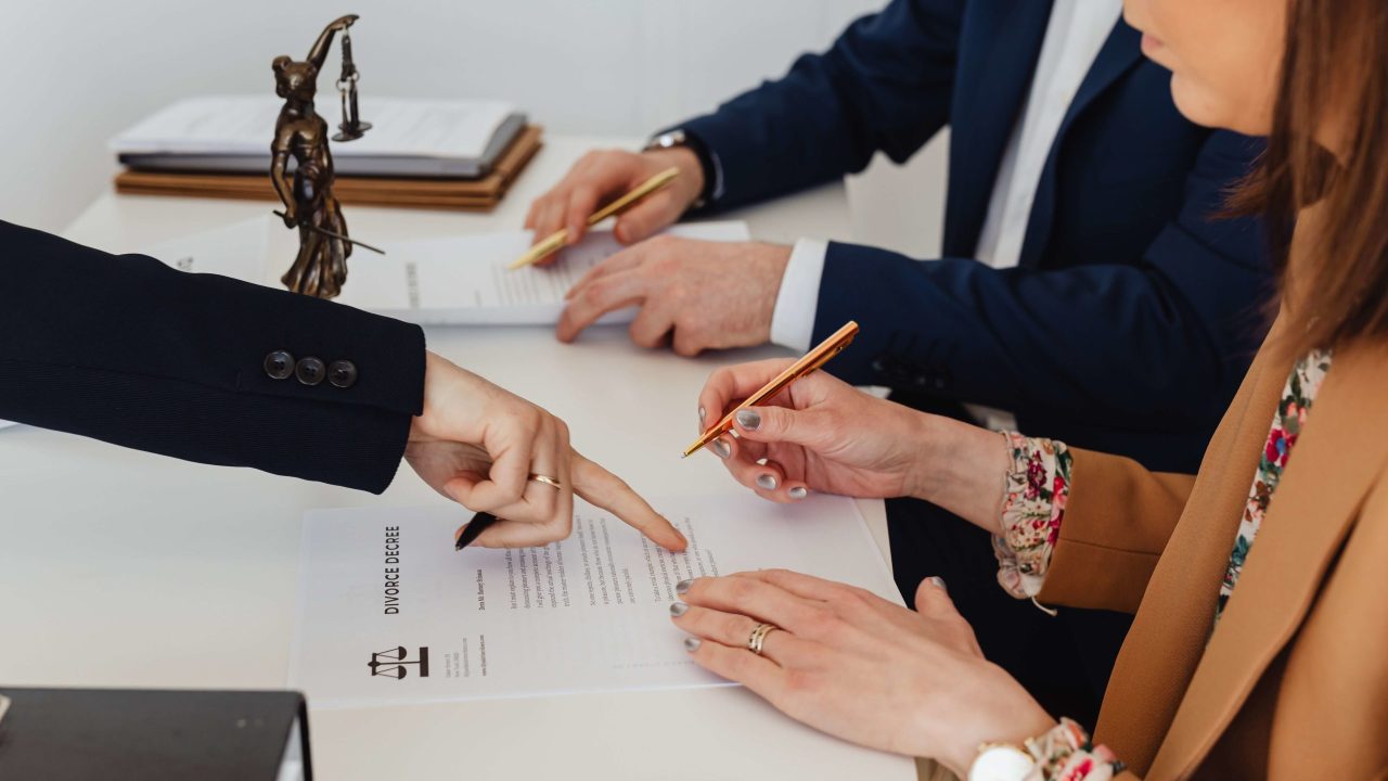 How To Choose The Divorce Lawyer: A Guide