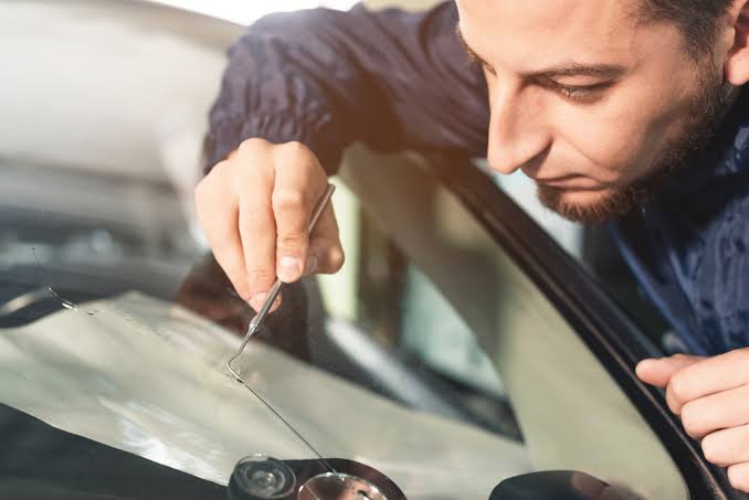 Auto Insurance, Mississauga: Essential Auto Glass Tips for Safe Driving and Repairs