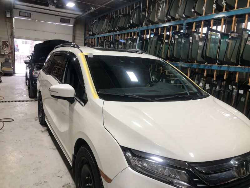 Easy Auto Glass Repairs in Oakville: Fast Solutions for Car Dealerships